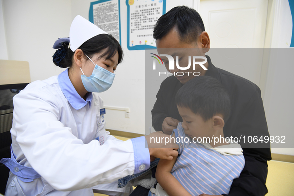 GUIYANG, CHINA - OCTOBER 17, 2023 - A medical worker inoculates children with China's first quadrivalent subunit influenza vaccine at a comm...