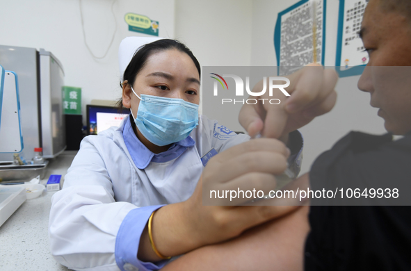 GUIYANG, CHINA - OCTOBER 17, 2023 - A medical worker inoculates people with China's first quadrivalent subunit influenza vaccine at a commun...