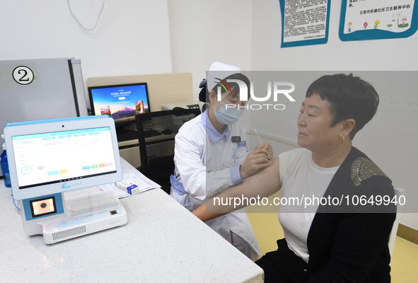 GUIYANG, CHINA - OCTOBER 17, 2023 - A medical worker inoculates people with China's first quadrivalent subunit influenza vaccine at a commun...