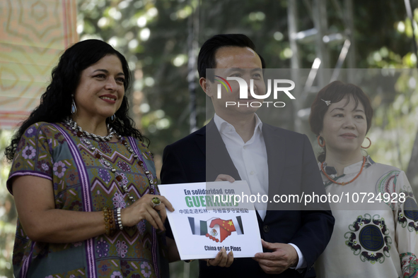 October 28, 2023, Mexico City, Mexico: The Chinese ambassador to Mexico, Zhang Run, donates food for those affected by Hurricane Otis in Aca...