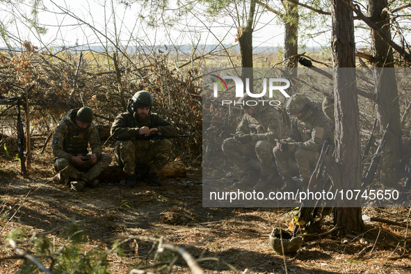 Servicemen of the First Presidential National Guard Brigade of Ukraine BUREVIY (Storm) during a practical exercise at a training ground in n...