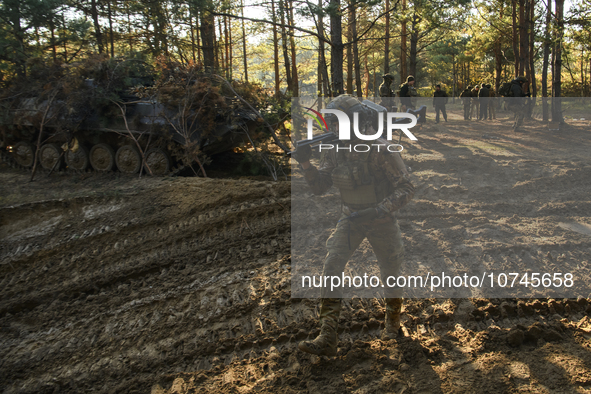 Servicemen of the First Presidential National Guard Brigade of Ukraine BUREVIY (Storm) during a practical exercise at a training ground in n...