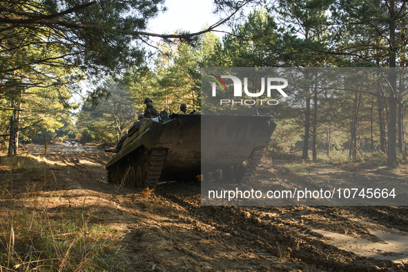 Servicemen of the First Presidential National Guard Brigade of Ukraine BUREVIY (Storm) during a practical exercise at a training ground in n...