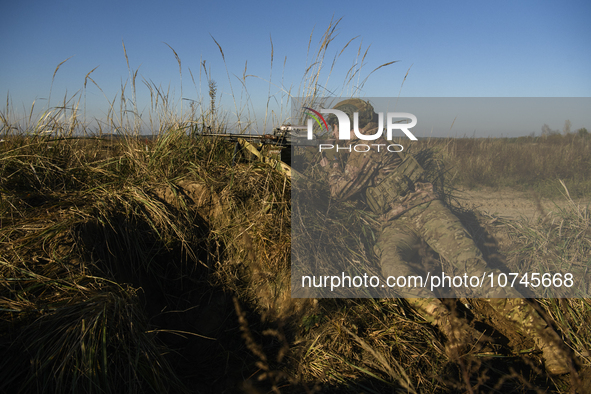 Servicemen of the First Presidential National Guard Brigade of Ukraine BUREVIY (Storm) during a practical exercise at a training ground in n...