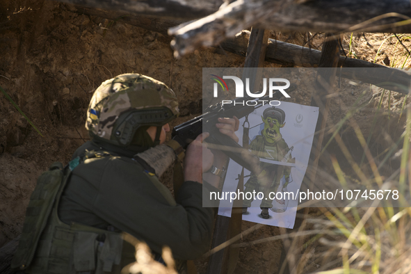 Servicemen of the First Presidential National Guard Brigade of Ukraine BUREVIY (Storm) during a practical exercise at a training ground in n...