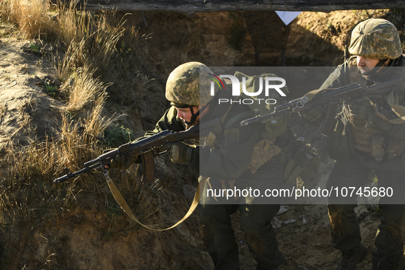 Servicemen of the First Presidential National Guard Brigade of Ukraine BUREVIY (Storm) during a practical exercise at a training ground in n...