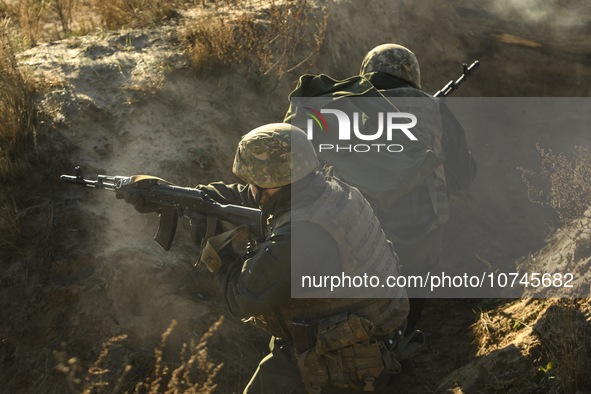 Servicemen of the First Presidential National Guard Brigade of Ukraine BUREVIY (Storm) during a practical exercise at a training ground in n...