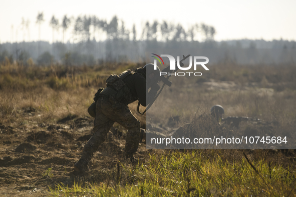 Servicemen of the First Presidential National Guard Brigade of Ukraine BUREVIY (Storm) during a practical exercise at a training ground in n...