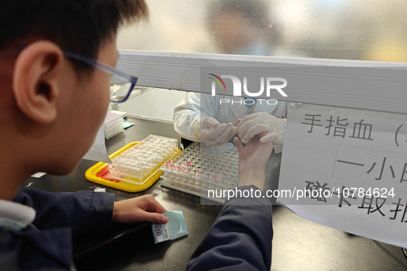 SHANGHAI, CHINA - NOVEMBER 14, 2023 - A doctor draws blood from a patient's finger at a hospital emergency department in Shanghai, China, No...