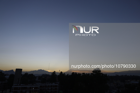 Below, view of the Popocatepetl Volcano from Mexico City emitting smoke at dawn.

Last May, the Government of the State of Mexico, the Gov...