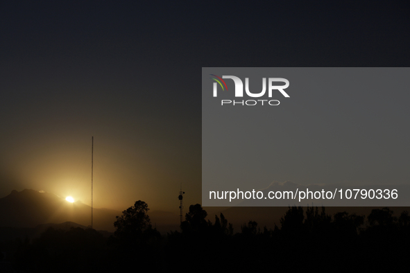 On the right, view of the Popocatepetl volcano from Mexico City emitting smoke at dawn.

Last May, the Government of the State of Mexico,...