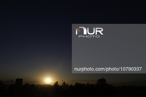 On the right, view of the Popocatepetl volcano from Mexico City emitting smoke at dawn.

Last May, the Government of the State of Mexico,...