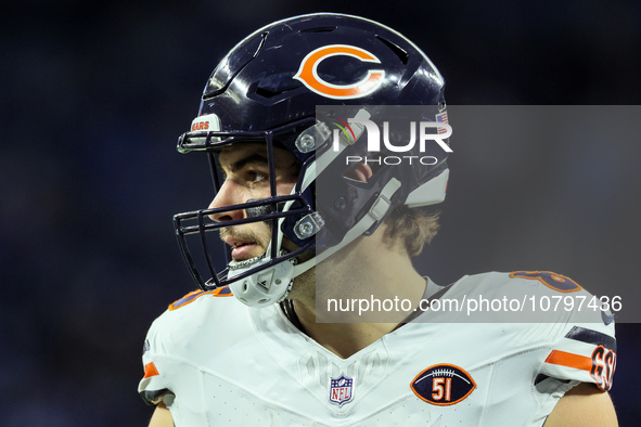 Chicago Bears tight end Cole Kmet (85) looks down the field ahead of an NFL  football game between the Detroit Lions and the Chicago Bears i...