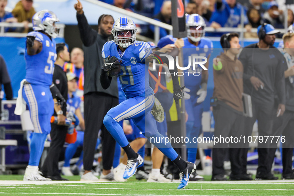 Detroit Lions safety Tracy Walker III (21) carries the ball during  an NFL  football game between the Detroit Lions and the Chicago Bears in...