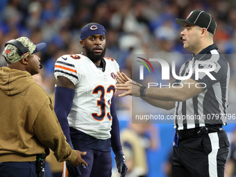 Chicago Bears cornerback Jaylon Johnson (33) discusses a call with down judge Brian Sakowski (112) during  an NFL  football game between the...