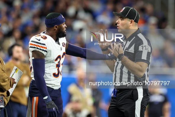 Chicago Bears cornerback Jaylon Johnson (33) discusses a call with down judge Brian Sakowski (112) during  an NFL  football game between the...