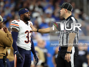 Chicago Bears cornerback Jaylon Johnson (33) discusses a call with down judge Brian Sakowski (112) during  an NFL  football game between the...