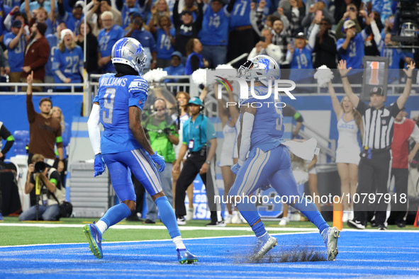 Detroit Lions running back David Montgomery (5) scores a touchdown during the second half of an NFL football game between the Chicago Bears...