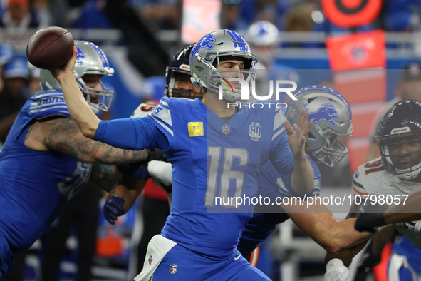 Detroit Lions quarterback Jared Goff (16) throws a pass during the second half of an NFL football game between the Chicago Bears and the Det...