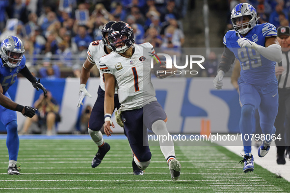 Chicago Bears quarterback Justin Fields (1) runs the ball during the second half of an NFL football game between the Chicago Bears and the D...