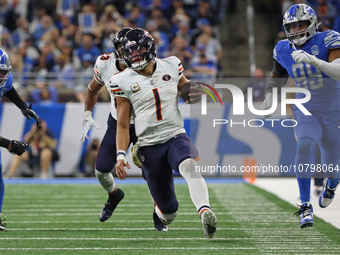 Chicago Bears quarterback Justin Fields (1) runs the ball during the second half of an NFL football game between the Chicago Bears and the D...