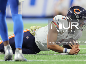 Chicago Bears quarterback Justin Fields (1) retains the ball after running for yardage during  an NFL  football game between the Detroit Lio...