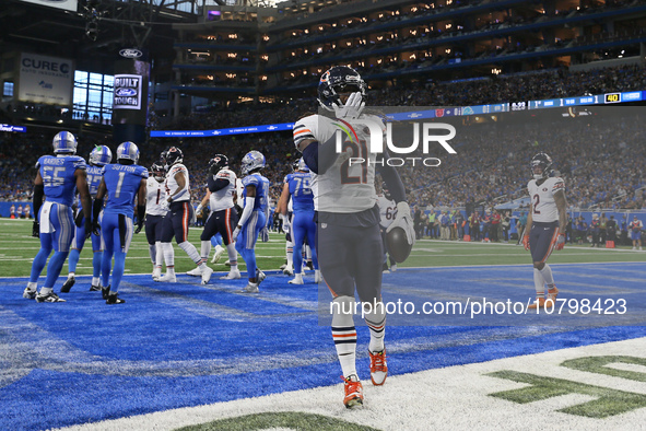 Chicago Bears running back D'Onta Foreman (21) scores a touchdown during the first half of an NFL football game between the Chicago Bears an...