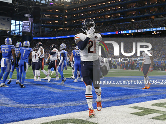 Chicago Bears running back D'Onta Foreman (21) scores a touchdown during the first half of an NFL football game between the Chicago Bears an...