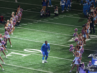 Detroit Lions offensive tackle Penei Sewell (58) heads to the field from the tunnel during an NFL football game between the Chicago Bears an...