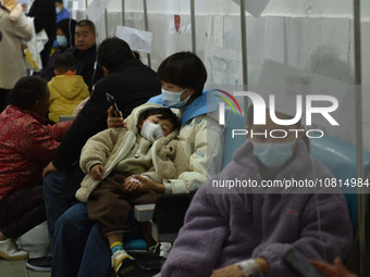 Sick children, accompanied by their parents, are receiving infusion treatment at the Department of Pediatrics of the People's Hospital in Fu...