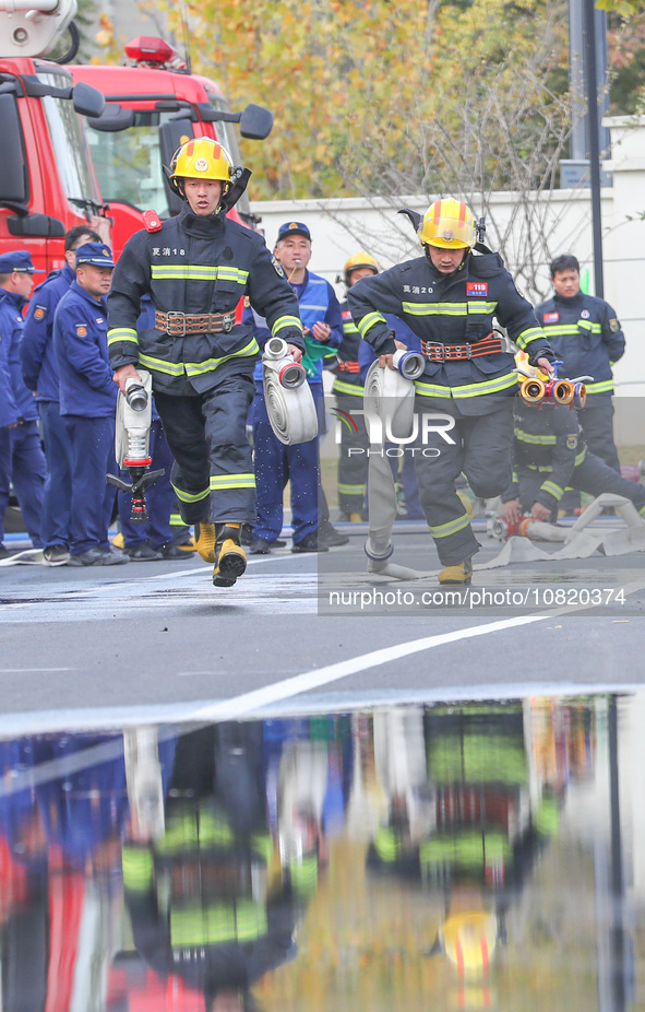 Firefighters are conducting a fire drill at the Qianyuan fire prevention and rescue station in Deqing County, Huzhou City, Zhejiang Province...