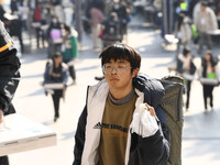 Candidates are walking into a test room to take the Jiangsu Provincial Unified Examination for Fine Arts and Art Design at the test center o...