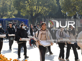 Candidates are walking into a test room to take the Jiangsu Provincial Unified Examination for Fine Arts and Art Design at the test center o...