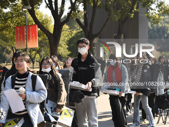 Candidates are walking into a test room to take the Jiangsu Provincial Unified Examination for Fine Arts and Art Design at the test center o...