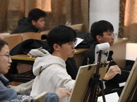 Candidates are taking part in the Jiangsu Provincial Unified Examination of Fine Arts and Art Design at the test center of Changzhou Univers...