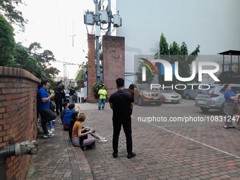 Officr Workers And Studentd Stand Outside After An Earthquake Was Felt In Manila, Philippines On December 5, 2023. A Magnitude 5.9 Earthquak...