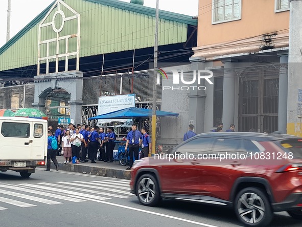 Officr Workers And Studentd Stand Outside After An Earthquake Was Felt In Manila, Philippines On December 5, 2023. A Magnitude 5.9 Earthquak...