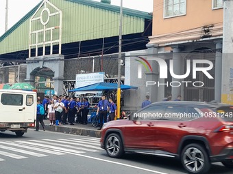 Officr Workers And Studentd Stand Outside After An Earthquake Was Felt In Manila, Philippines On December 5, 2023. A Magnitude 5.9 Earthquak...