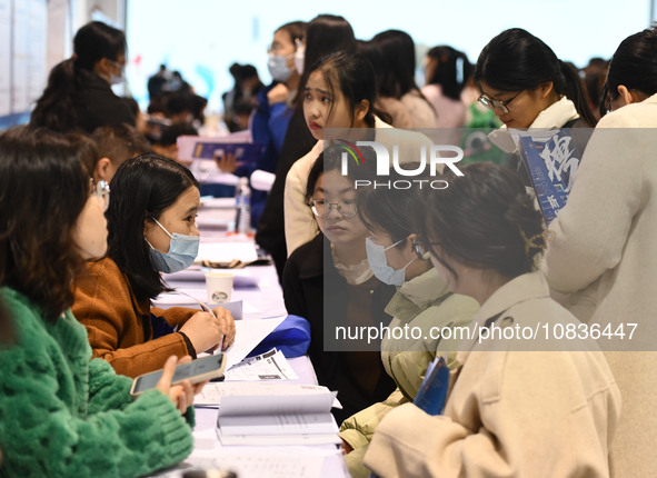 College student job seekers are communicating with representatives of employers at a college employment fair in Fuyang, Anhui Province, Chin...