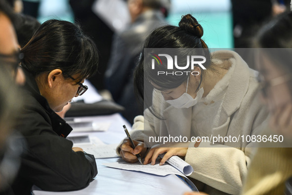 College student job seekers are communicating with representatives of employers at a college employment fair in Fuyang, Anhui Province, Chin...