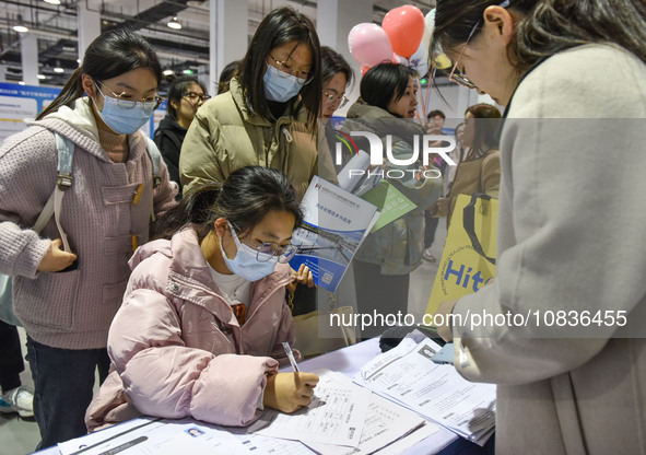 College student job seekers are communicating with representatives of employers at a college employment fair in Fuyang, Anhui Province, Chin...