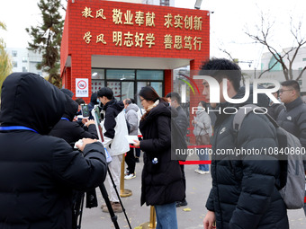 Candidates are taking part in the written test for the 2024 Shandong Provincial Examination for civil servants in Zaozhuang, Shandong Provin...