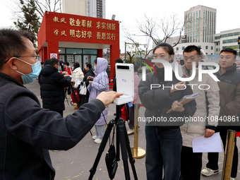 Candidates are taking part in the written test for the 2024 Shandong Provincial Examination for civil servants in Zaozhuang, Shandong Provin...