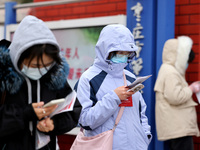 Candidates are taking part in the written test for the 2024 Shandong Provincial Examination for civil servants in Zaozhuang, Shandong Provin...