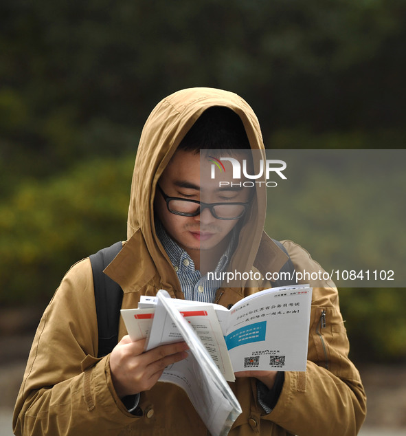 Candidates are waiting to enter the written exam of the Jiangsu 2024 civil servant exam in Nanjing, Jiangsu Province, China, on December 10,...