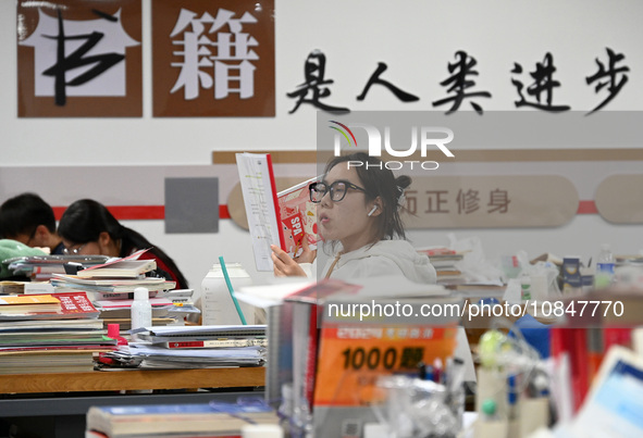 Candidates are preparing for the 2024 national postgraduate entrance exam at Hebei University of Engineering in Handan, North China's Hebei...