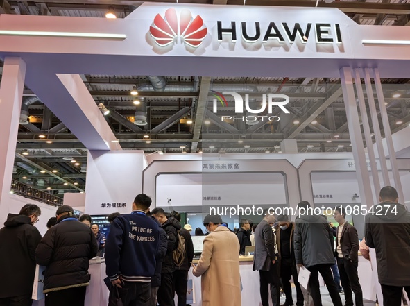 Visitors are visiting Huawei's booth at the first Jiangsu (Suzhou) Educational Equipment Exhibition in Suzhou, Jiangsu Province, China, on D...