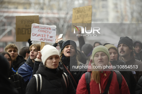 Demonstrators are demanding an increase in financial support for the Armed Forces of Ukraine outside the Kyiv City State Administration buil...