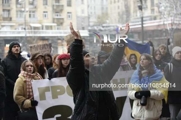 Demonstrators are demanding an increase in financial support for the Armed Forces of Ukraine outside the Kyiv City State Administration buil...