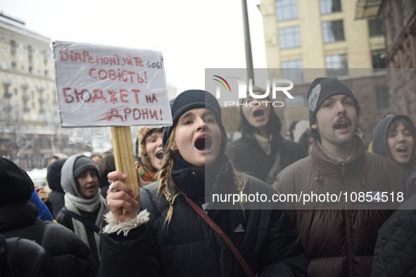 Demonstrators are demanding an increase in financial support for the Armed Forces of Ukraine outside the Kyiv City State Administration buil...